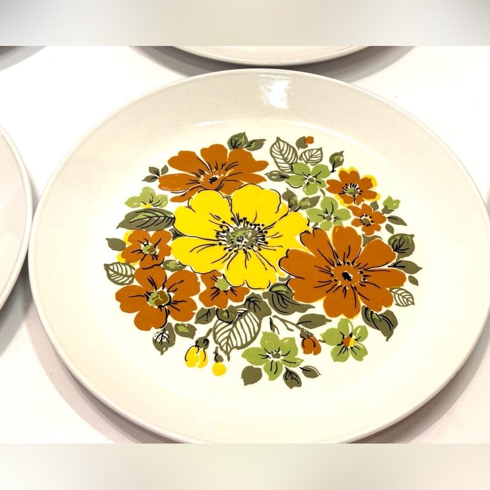 Vintage Johnson Brothers “Westdale” Floral Dinner Plates – Set of 6 – 10”
